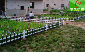 四川成都大量采购绿色pvc草坪护栏