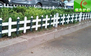 PVC塑钢草坪护栏